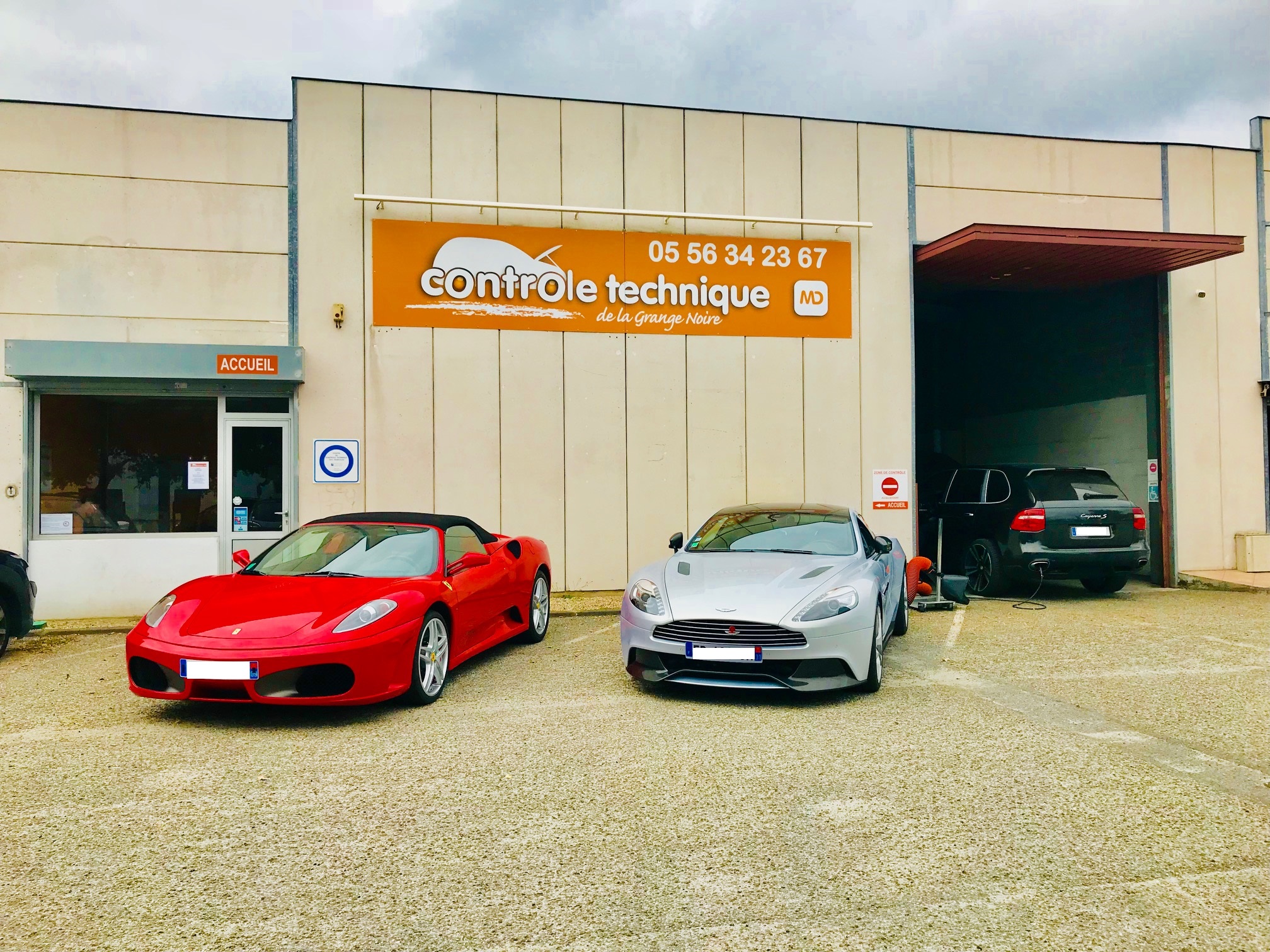 Aston Martin Vanquish, Ferrari F430 et Porsche cayenne. MD Controle technique